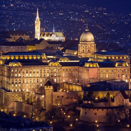 Luxe, Historic Home Downtown Landmarks 19 Century Budapest Bagian luar foto